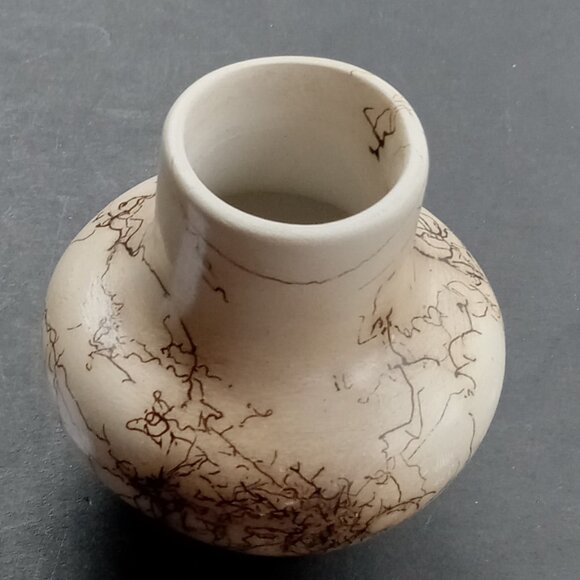 Native American Navajo Horse Hair Pottery Vase signed VAIL Mint Condition - Picture 8 of 16